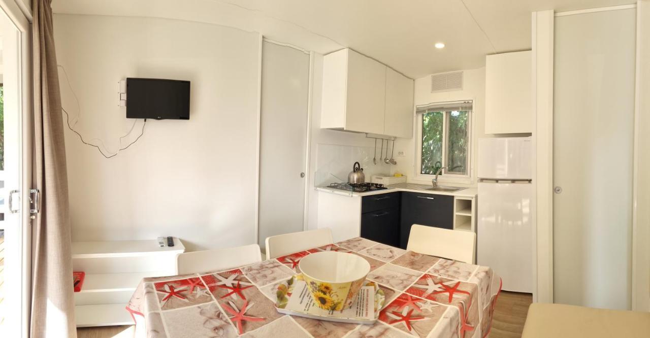 מנרבה דל גארדה Camping La Rocca מראה חיצוני תמונה