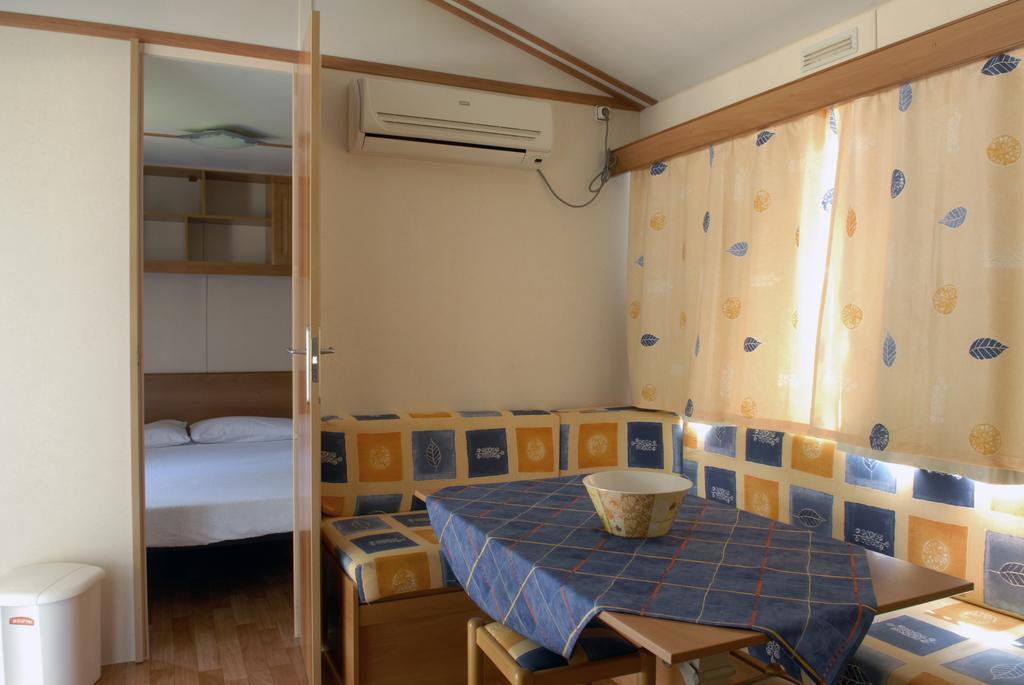מנרבה דל גארדה Camping La Rocca מראה חיצוני תמונה