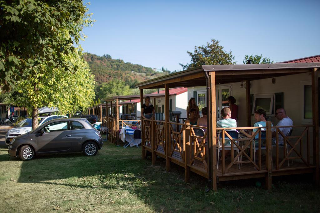 מנרבה דל גארדה Camping La Rocca מראה חיצוני תמונה