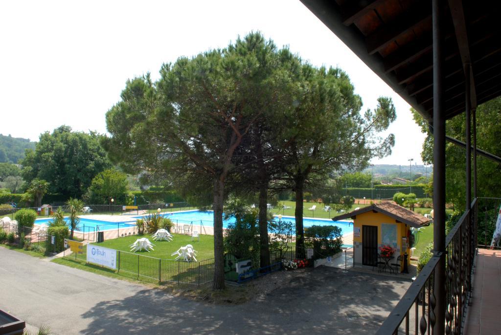 מנרבה דל גארדה Camping La Rocca מראה חיצוני תמונה