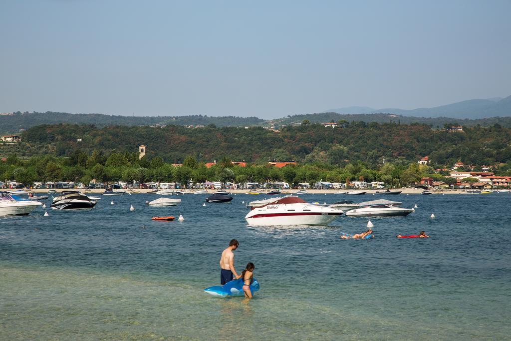 מנרבה דל גארדה Camping La Rocca מראה חיצוני תמונה