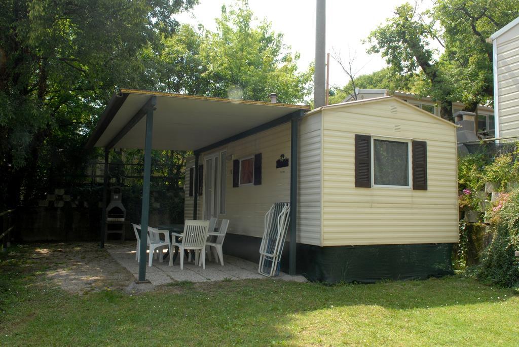מנרבה דל גארדה Camping La Rocca מראה חיצוני תמונה