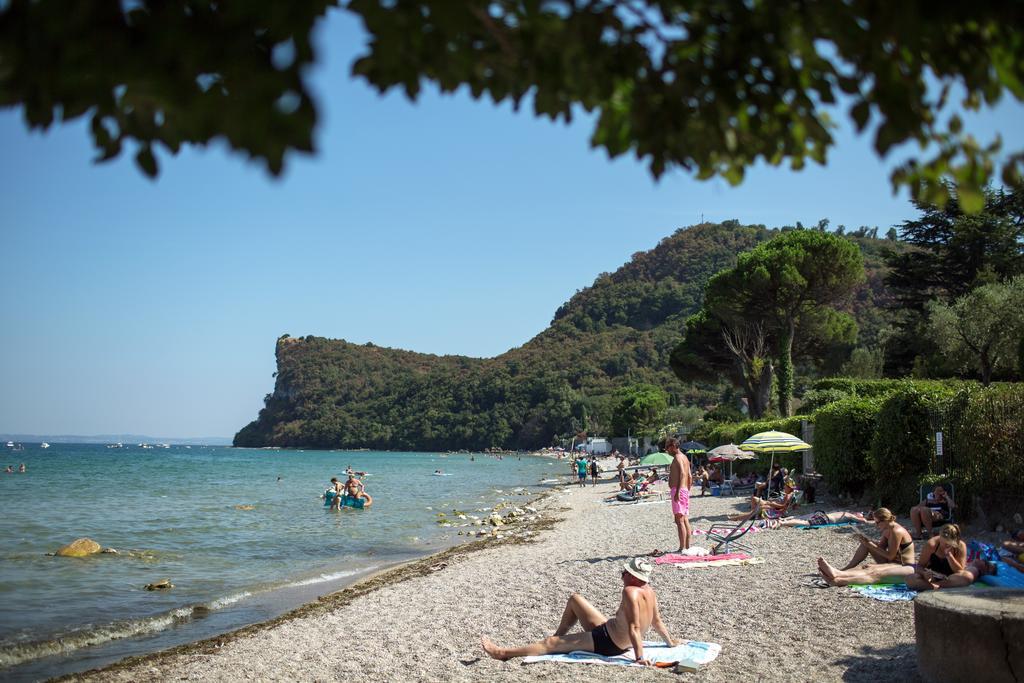 מנרבה דל גארדה Camping La Rocca מראה חיצוני תמונה
