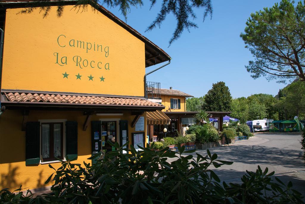 מנרבה דל גארדה Camping La Rocca מראה חיצוני תמונה