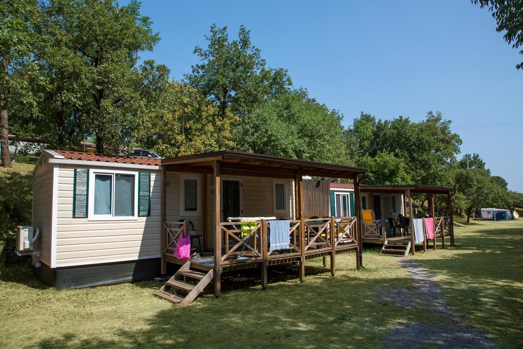 מנרבה דל גארדה Camping La Rocca מראה חיצוני תמונה