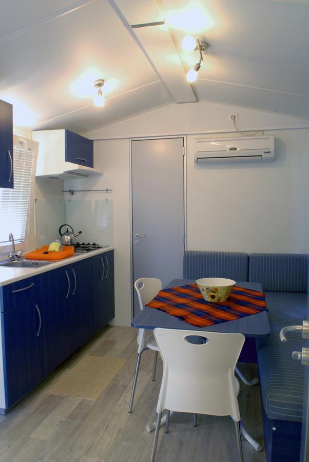 מנרבה דל גארדה Camping La Rocca מראה חיצוני תמונה