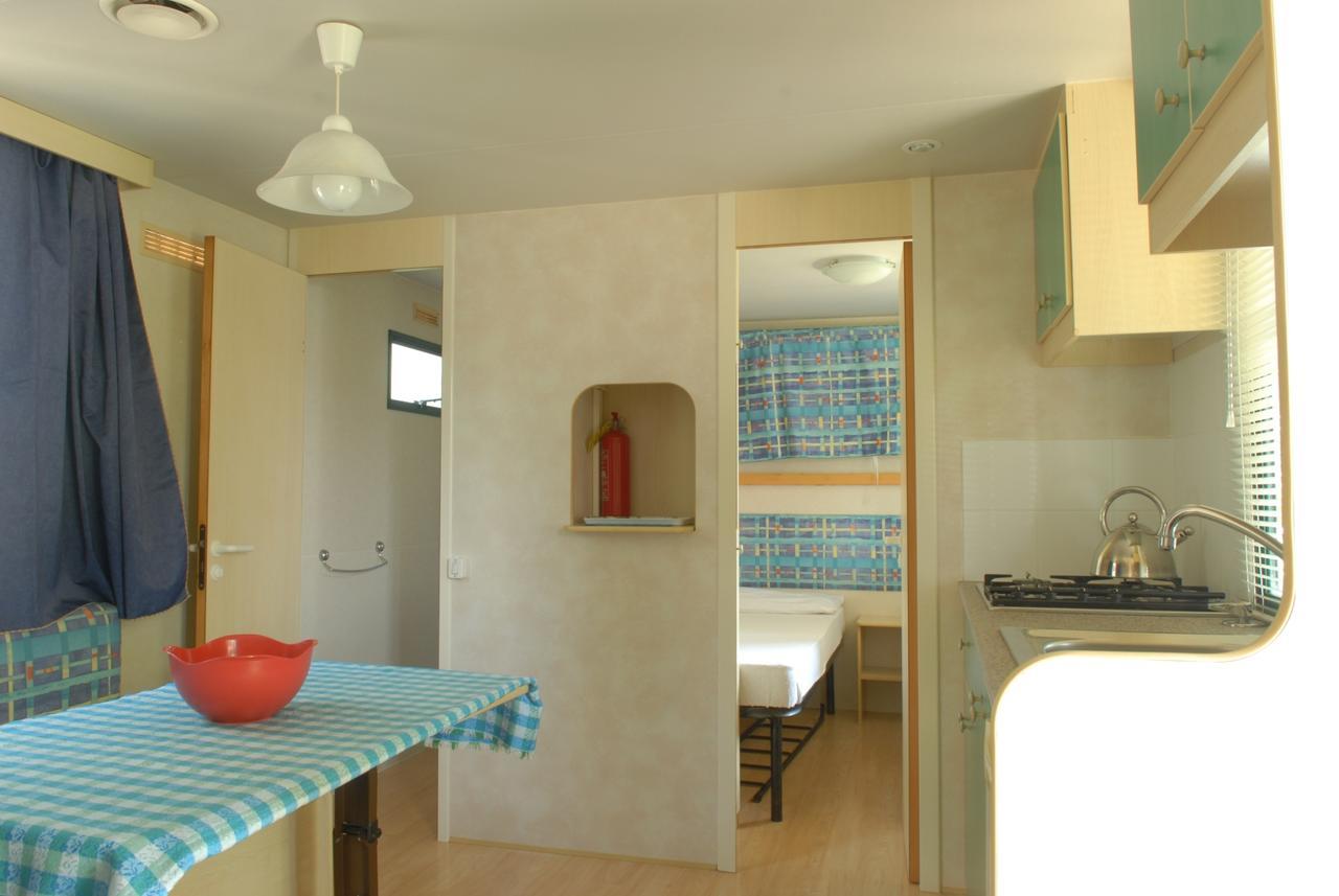 מנרבה דל גארדה Camping La Rocca מראה חיצוני תמונה